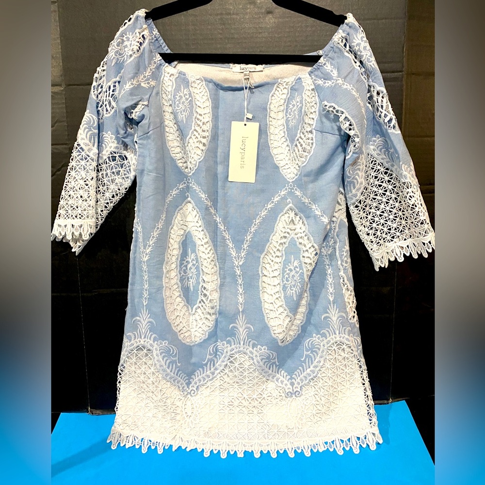 LUCY PARIS NWT STUNNING EMBROIDERED CUTOUT LIGHT BLUE & WHITE LINED TOP  SIZE S
